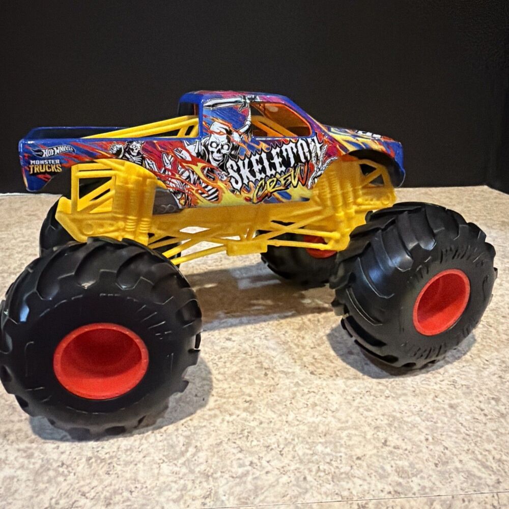Hot Wheels Monster Trucks Skeleton Crew 1:24 Scale Diecast Truck 8" Large
